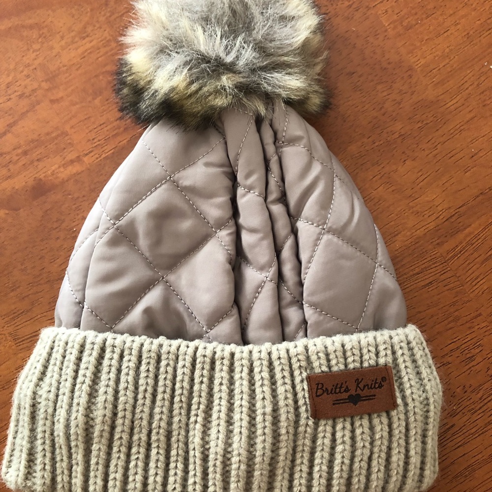 Never worn Pom Pom hat with fleece lining